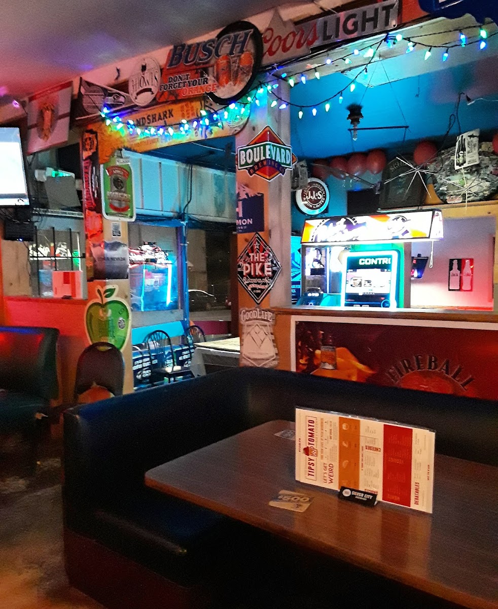 The Tipsy Tomato Bar & Kitchen - Photo 7