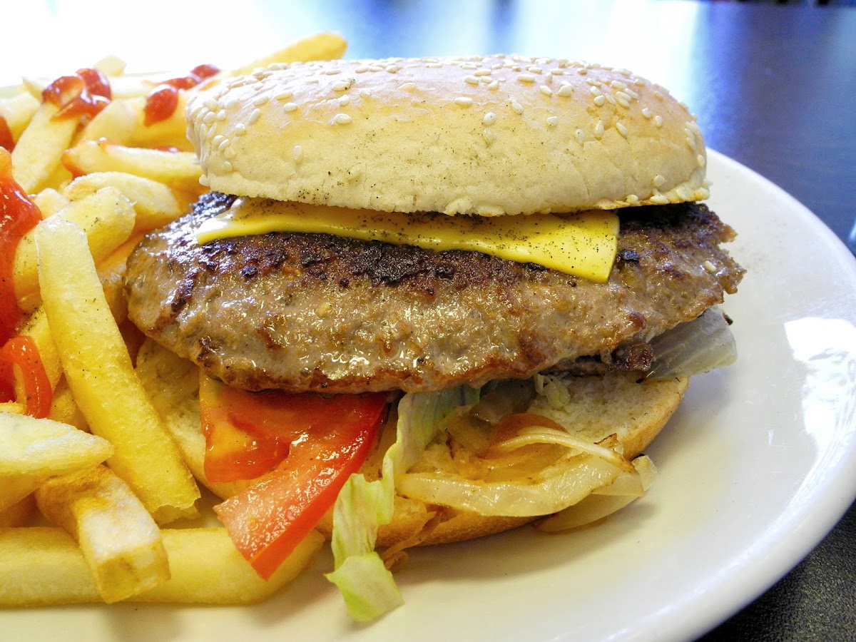 Station Cafe - 795 London Rd - Photo 8