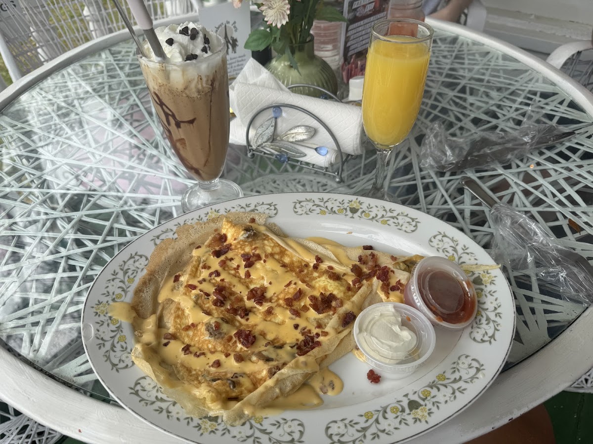 The Lazy Maid Crêperie - Photo 2