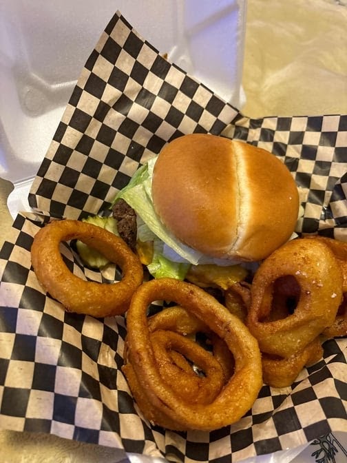 The Angry Beaver Bar & Grill - Photo 5