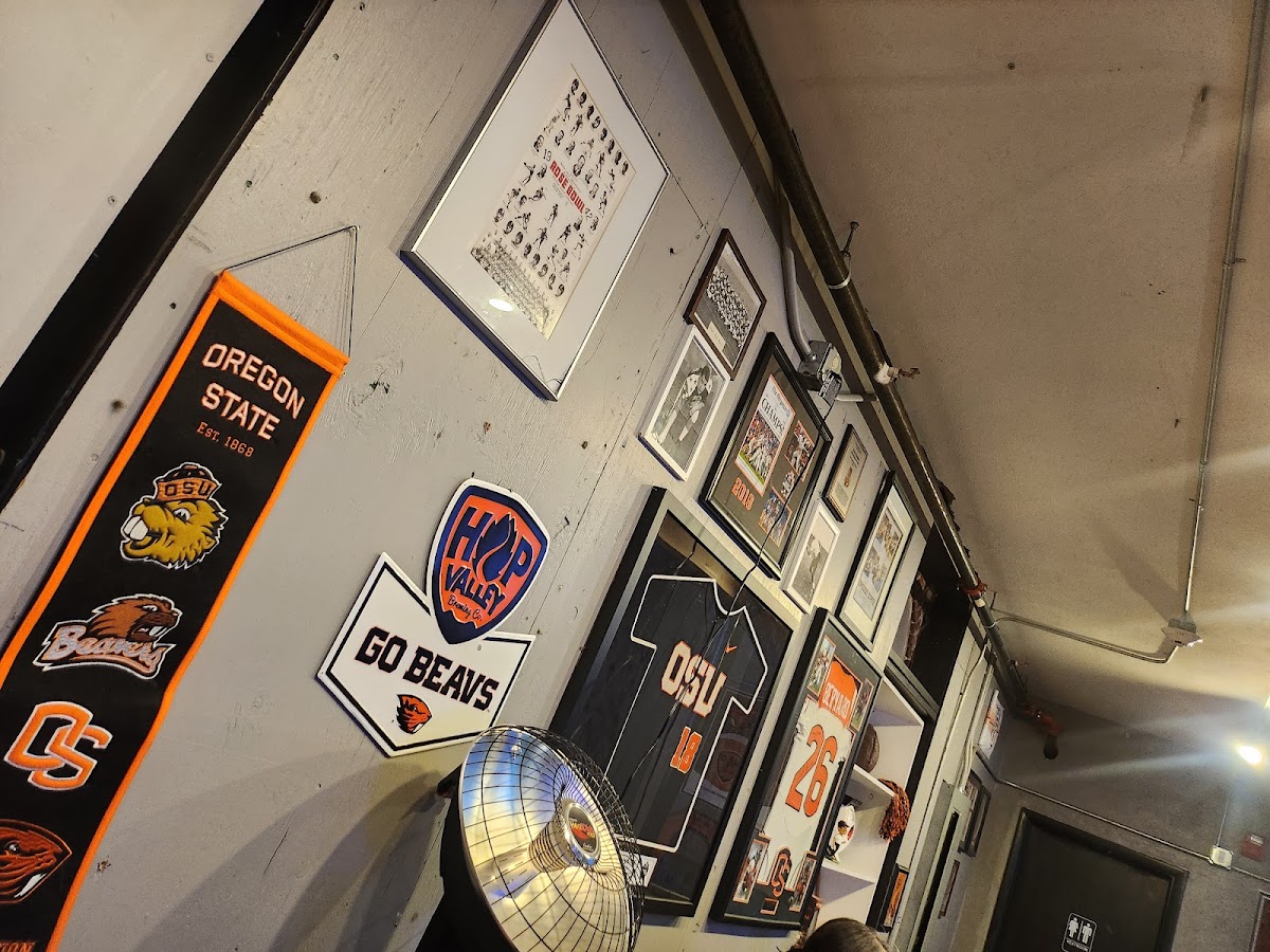 The Angry Beaver Bar & Grill - Photo 6