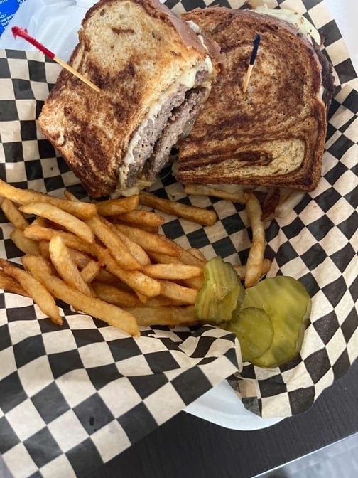 The Angry Beaver Bar & Grill - Photo 8