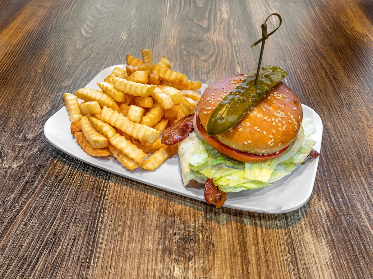 Overtyme Bar & Grill - Photo 2