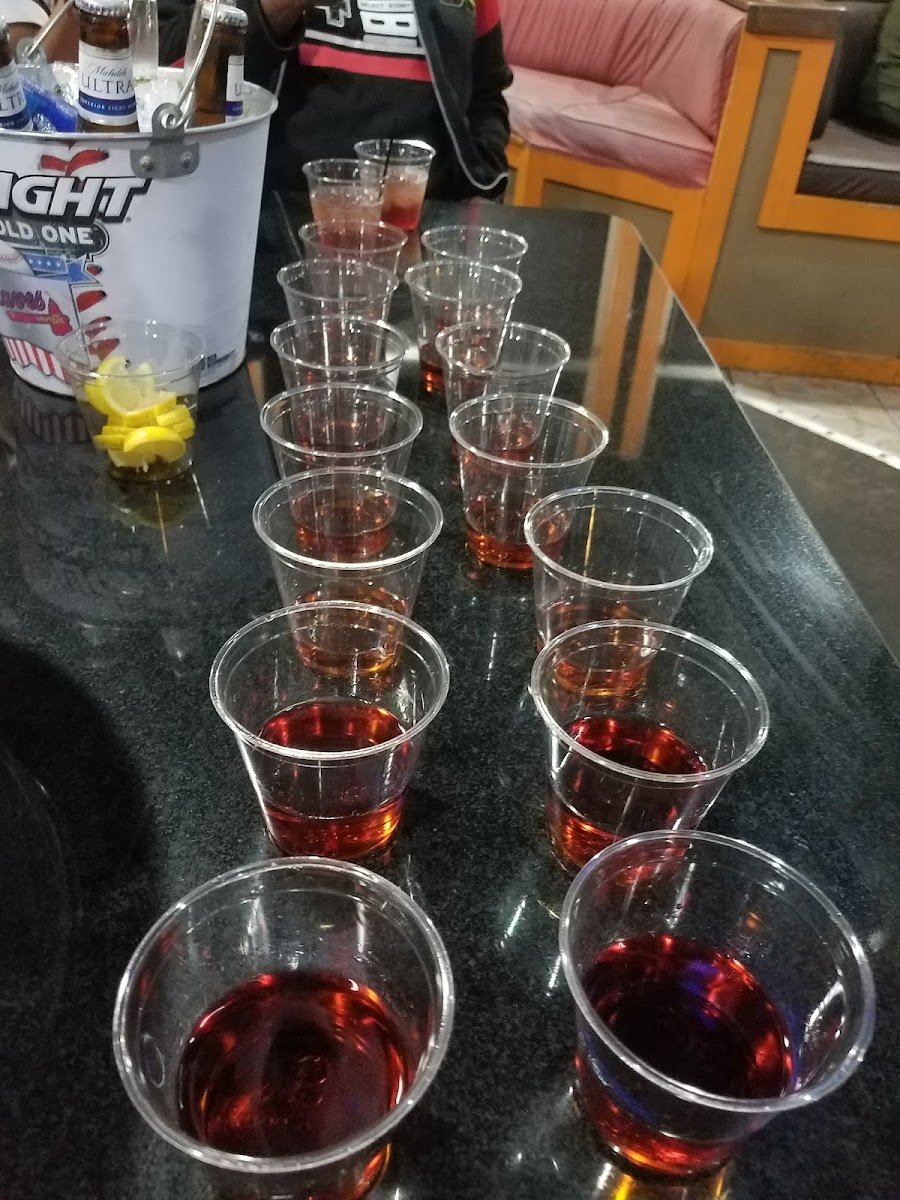 Overtyme Bar & Grill - Photo 8