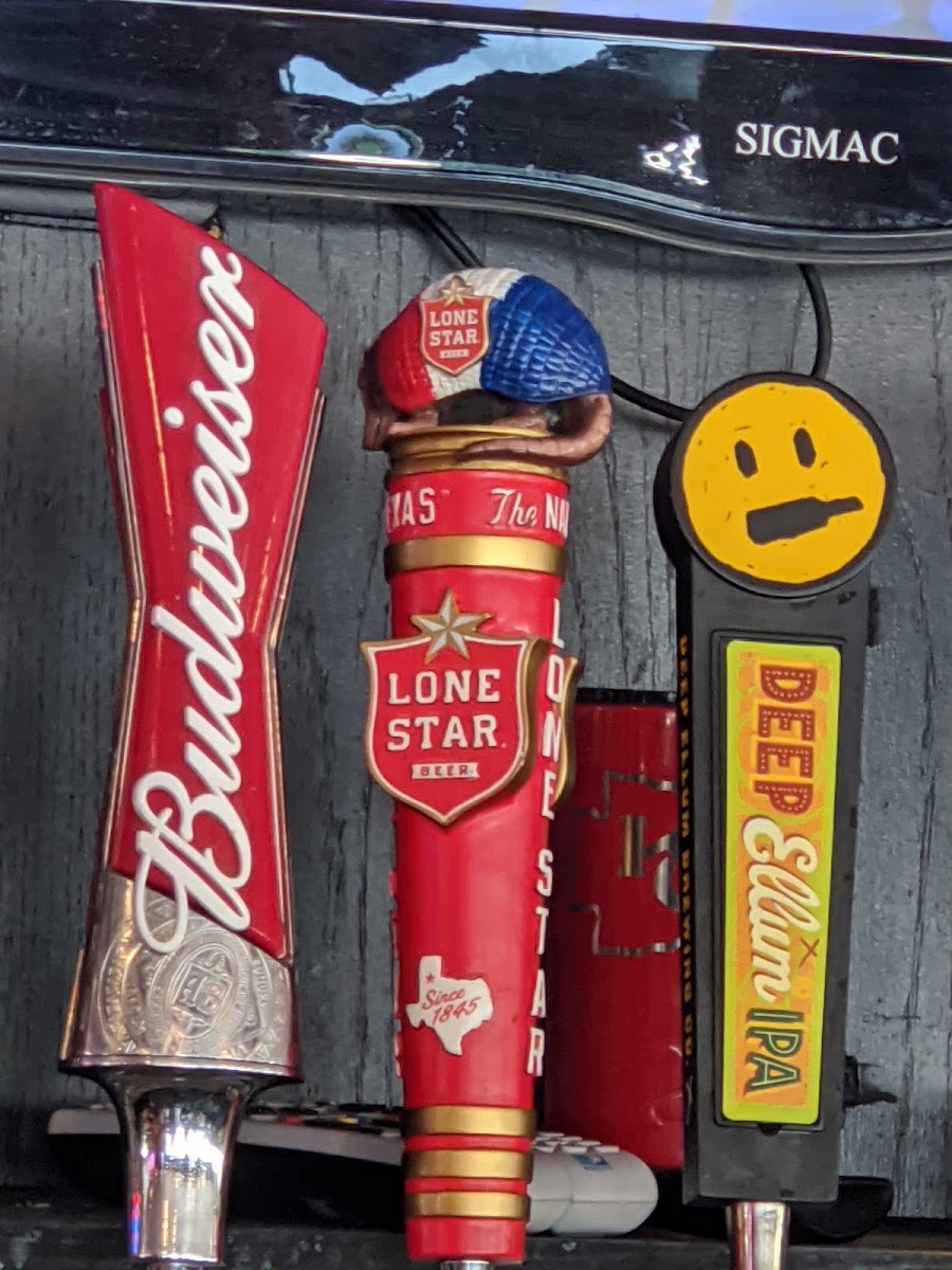 Witten's Grill and Sports Cafe - Photo 4