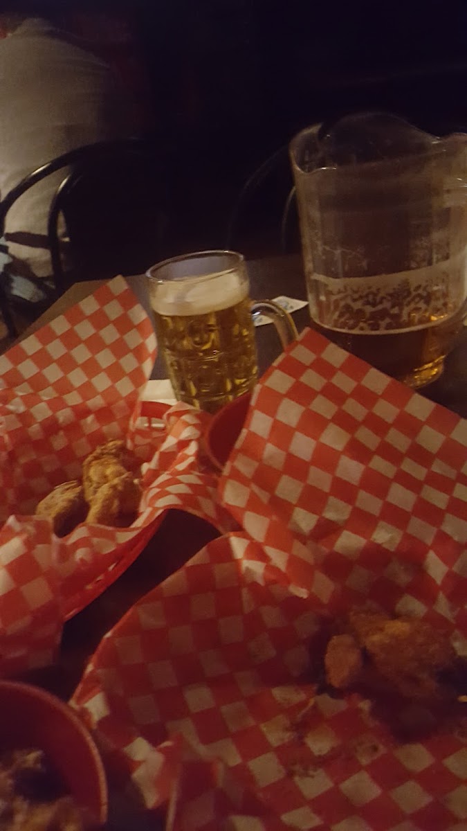 Leah's Bar and Grill - Photo 5