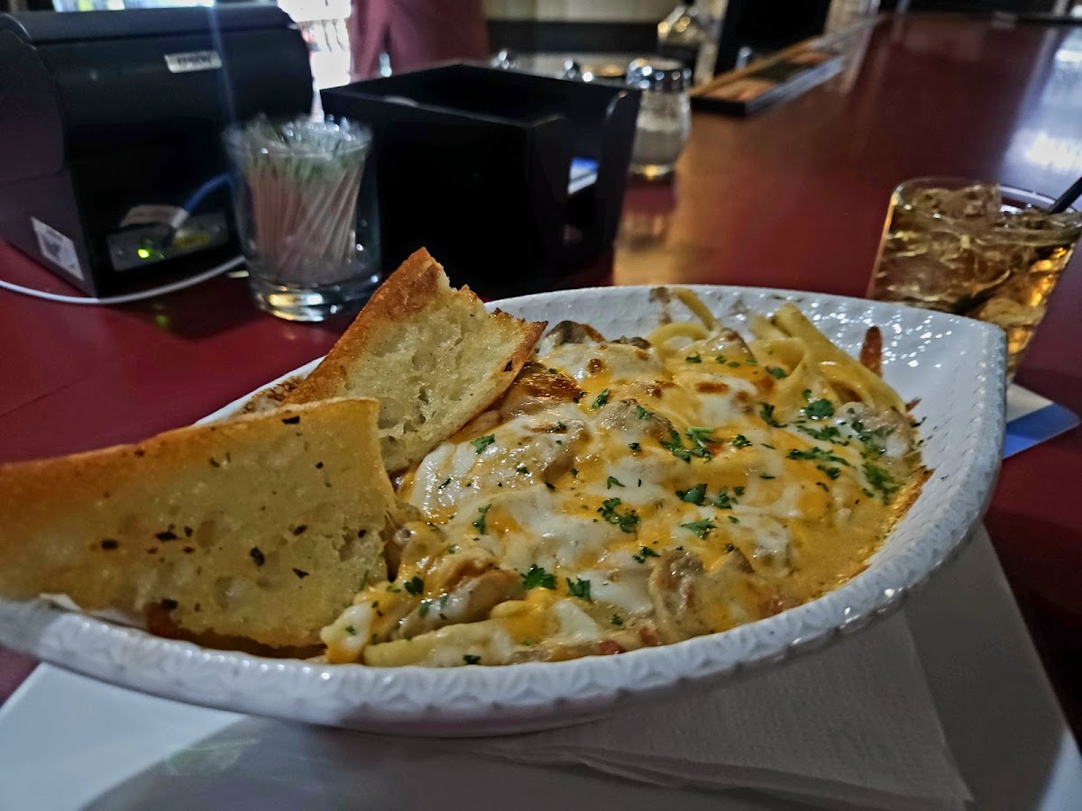 Leah's Bar and Grill - Photo 7