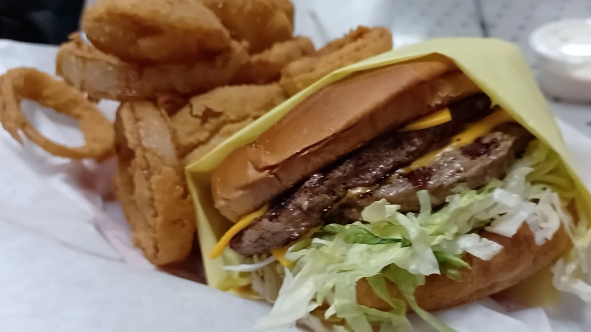 Boy's Hamburgers - Photo 1