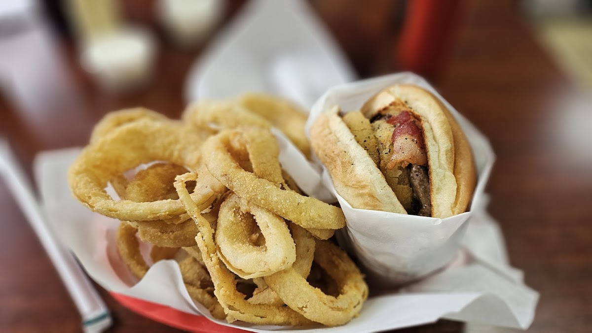 Boy's Hamburgers - Photo 2