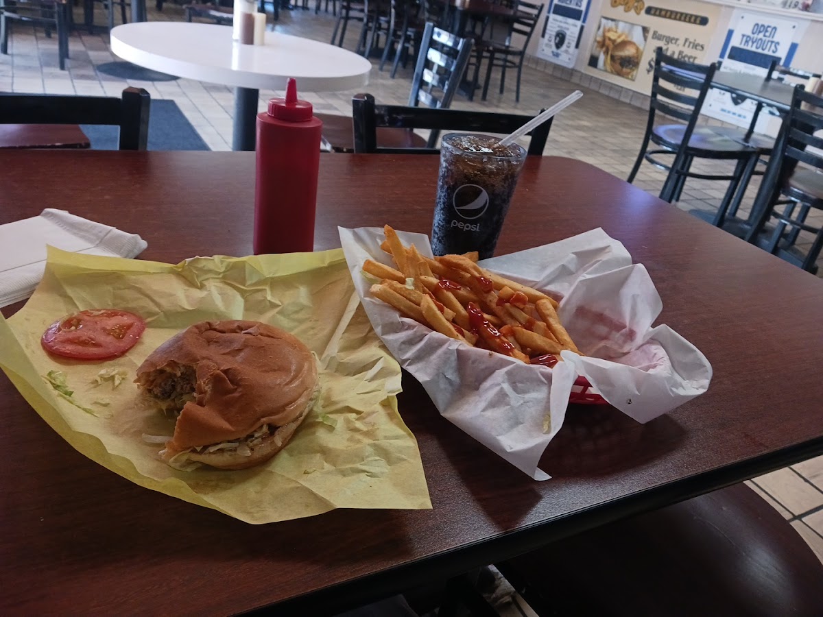 Boy's Hamburgers - Photo 3