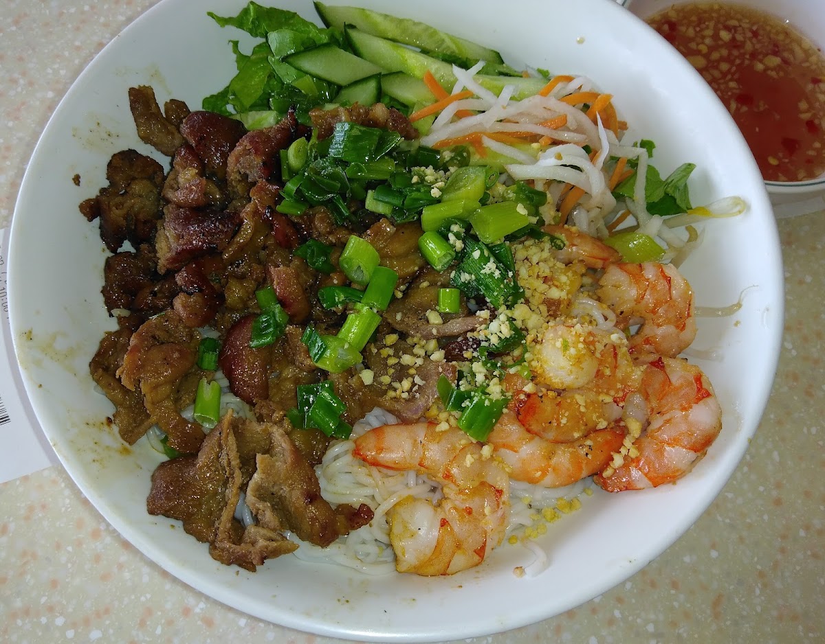 Phở Tái Bellevue Vietnamese Restaurant - Photo 9