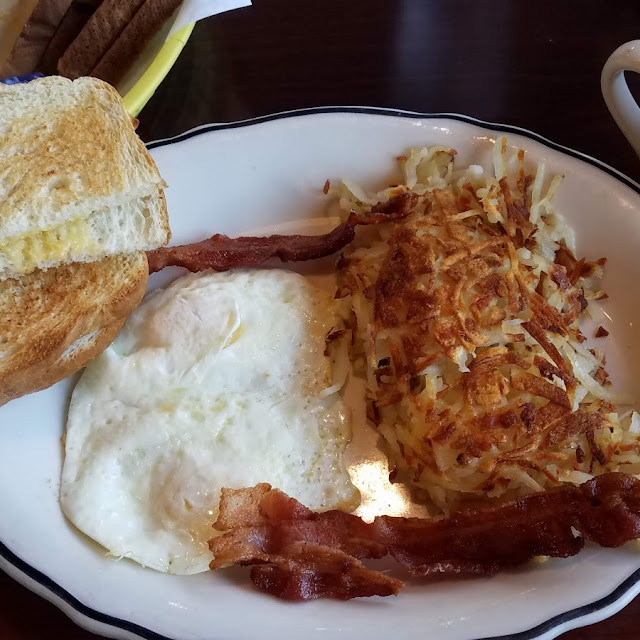 Eggs Hashbrowns & Toast