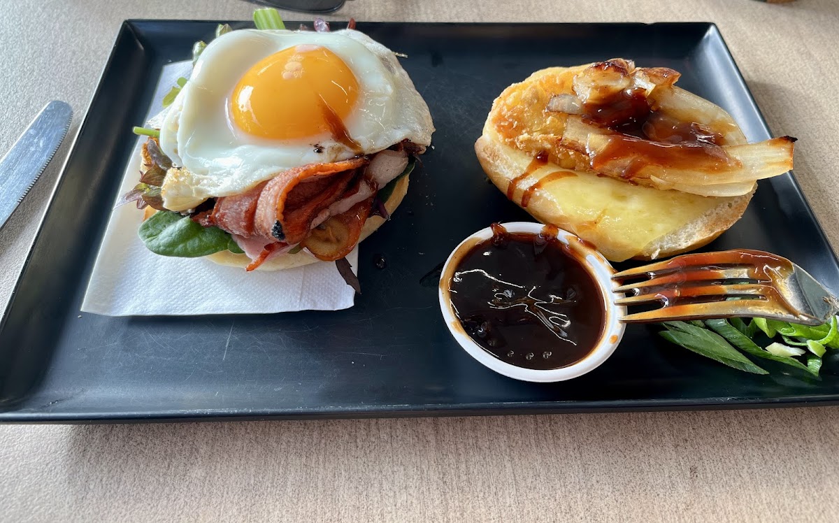 Narooma Ice Creamery Cafe - Photo 1