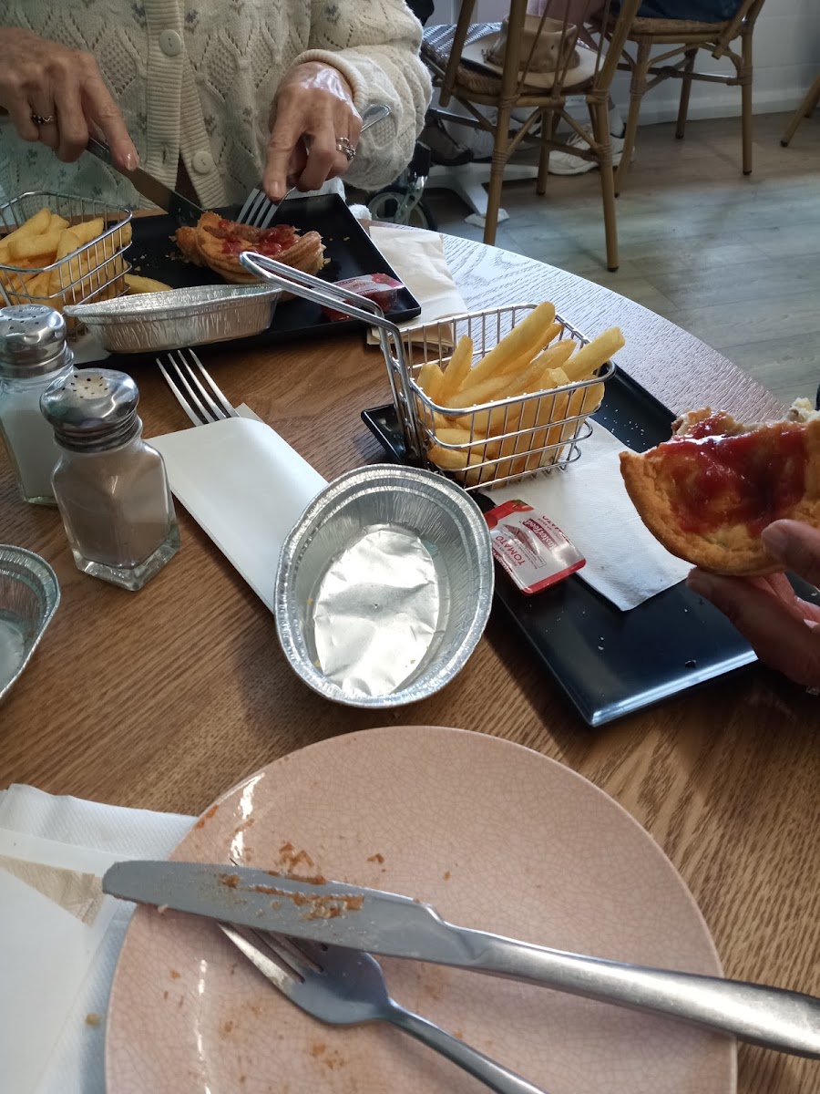 Narooma Ice Creamery Cafe - Photo 8