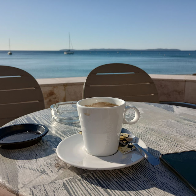 Petit Café
