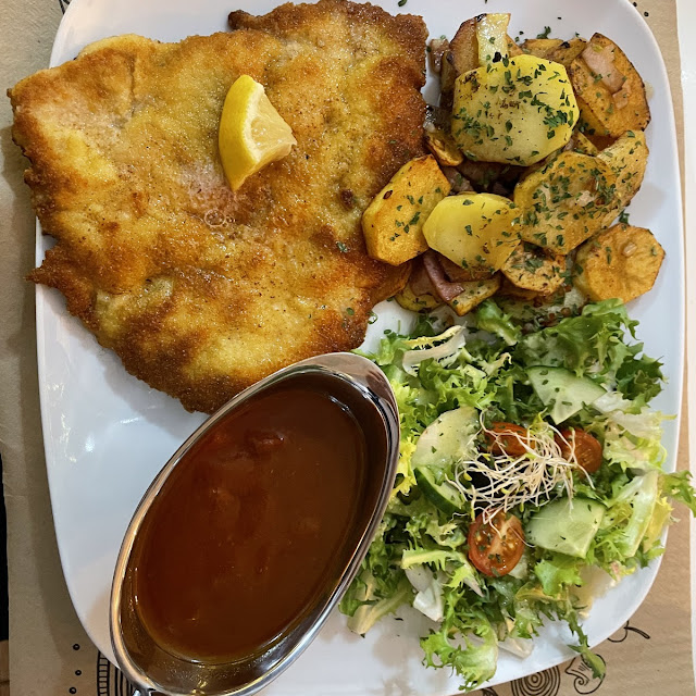 Lecker Schnitzel Mit Bratkartoffeln