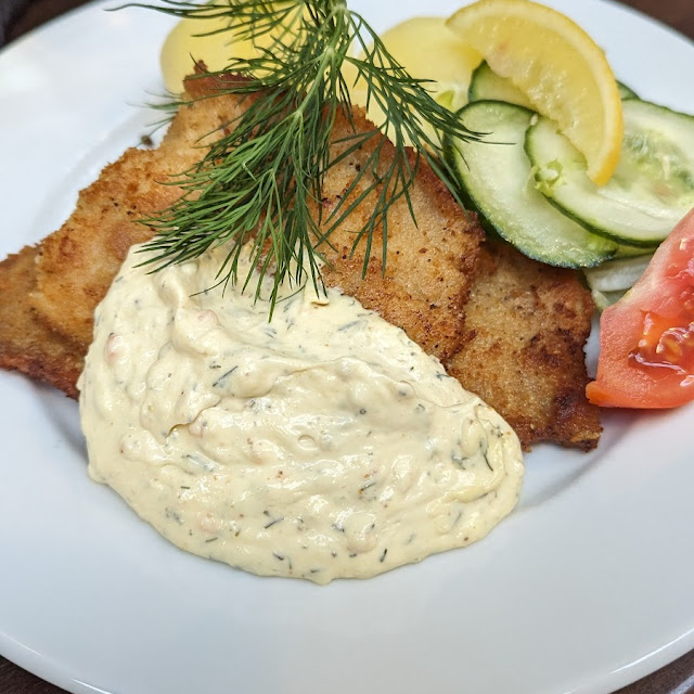 Spätta Med Kokt Potatis Och Remouladsås