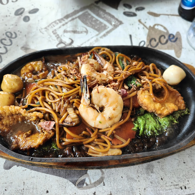 Sizzling Seafood Noodles
