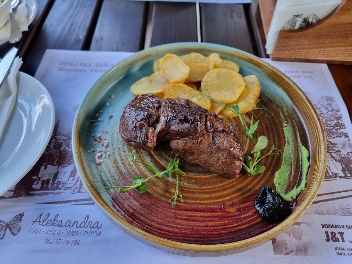 Restaurant Composition - Photo 6