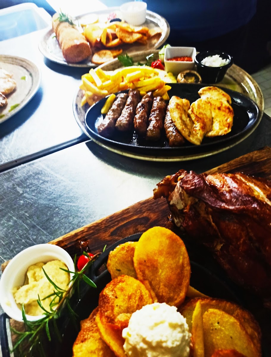 Restaurant Composition - Photo 7