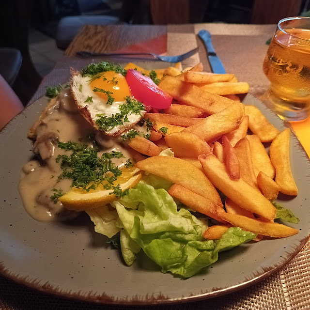 Schweinerückenschnitzel Nach Hamburger Art