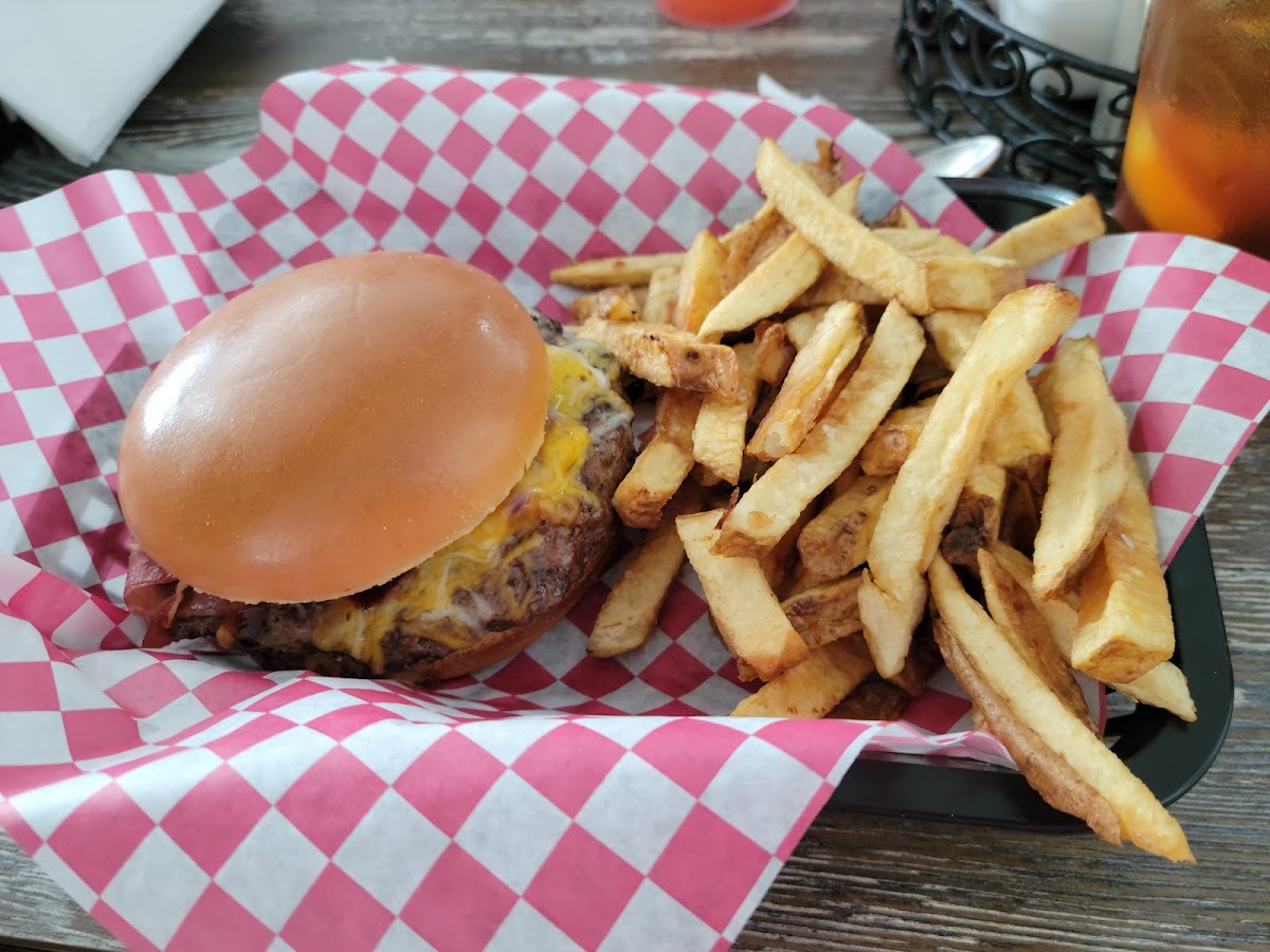 Westovers Country Grill - Photo 3
