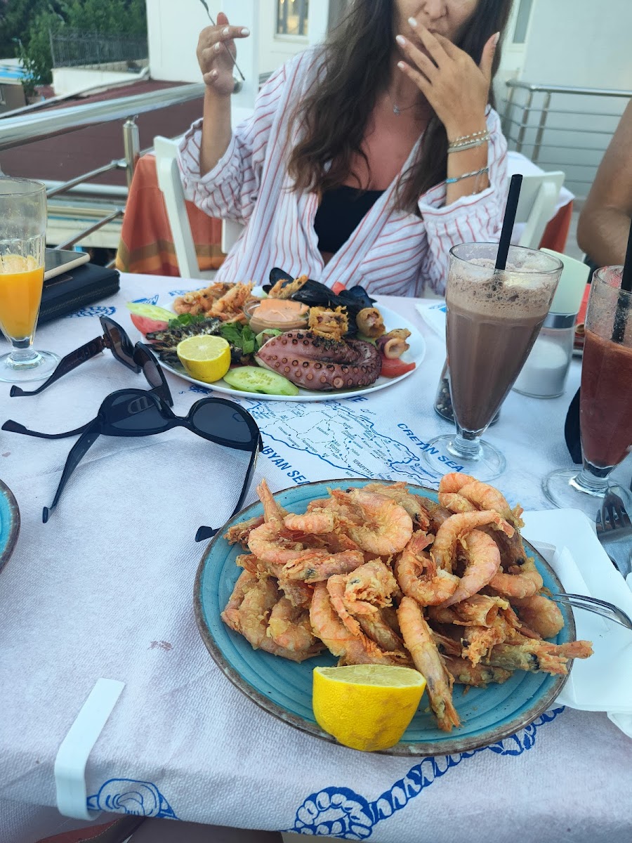 Caldera Seaside Restaurant - Photo 9