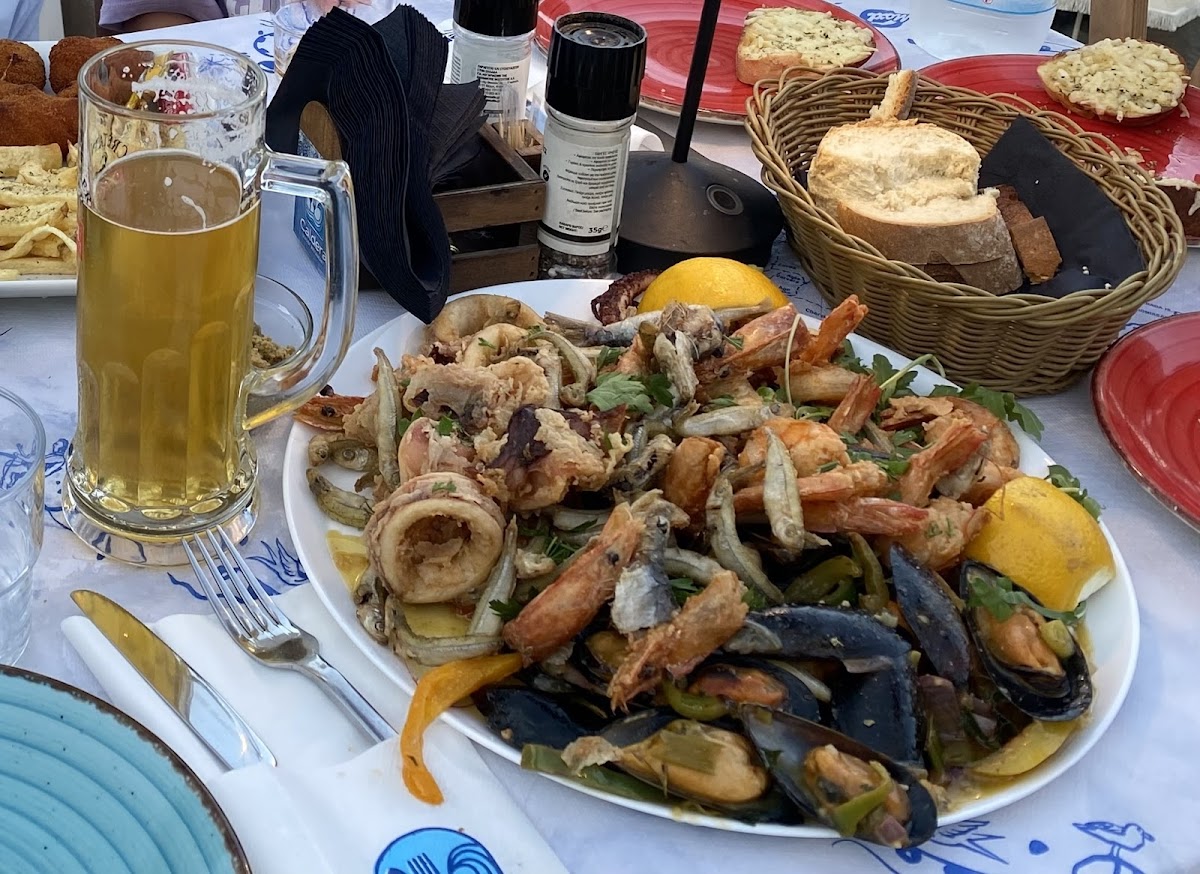 Caldera Seaside Restaurant - Photo 3
