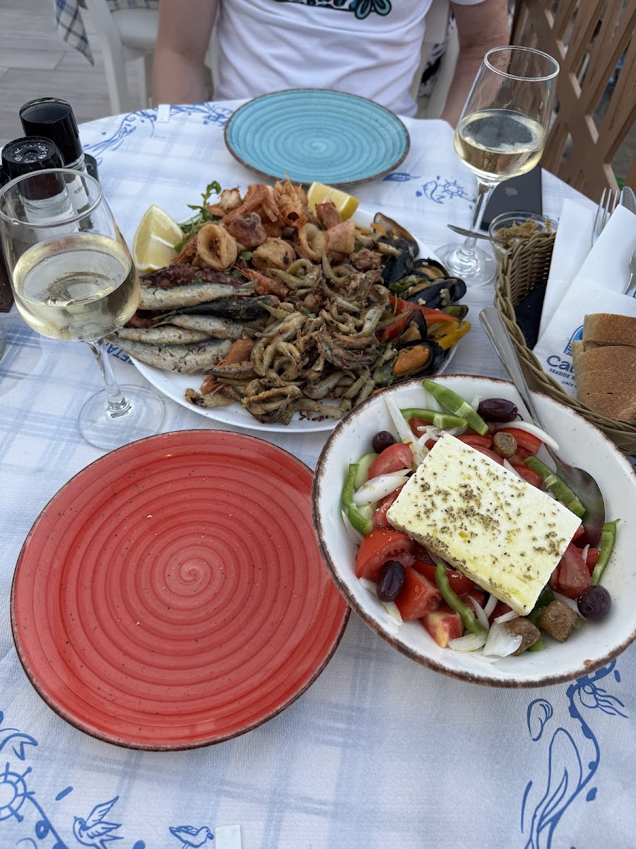 Caldera Seaside Restaurant - Photo 4
