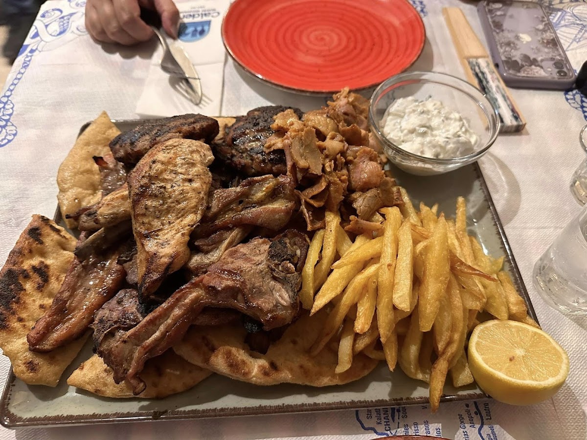 Caldera Seaside Restaurant - Photo 6