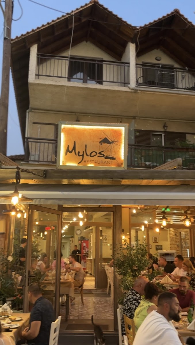 Mylos Restaurant - Photo 2