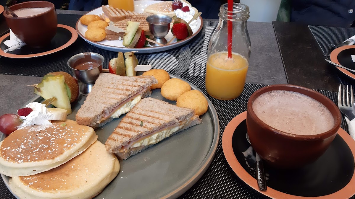 Le Duo Café Restaurant - Photo 9