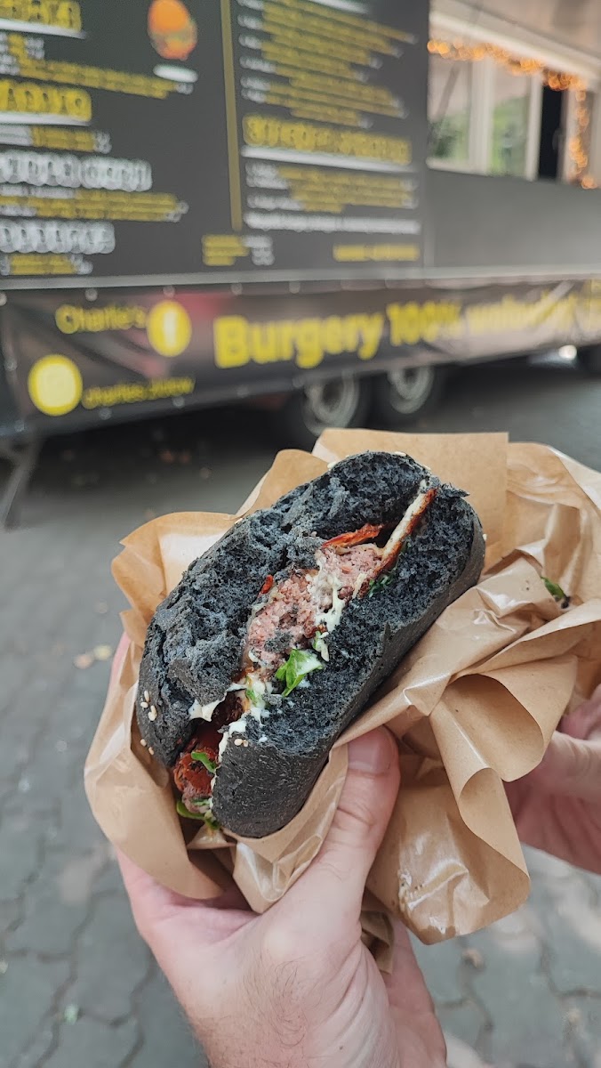 Charlie’s | Food Truck - Photo 4