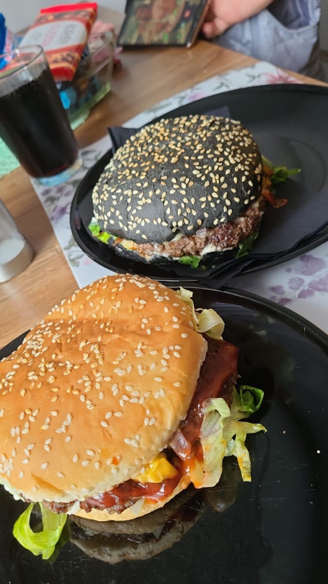 Charlie’s | Food Truck - Photo 6