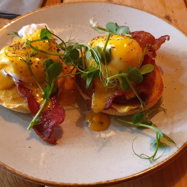 Eggs Benedict