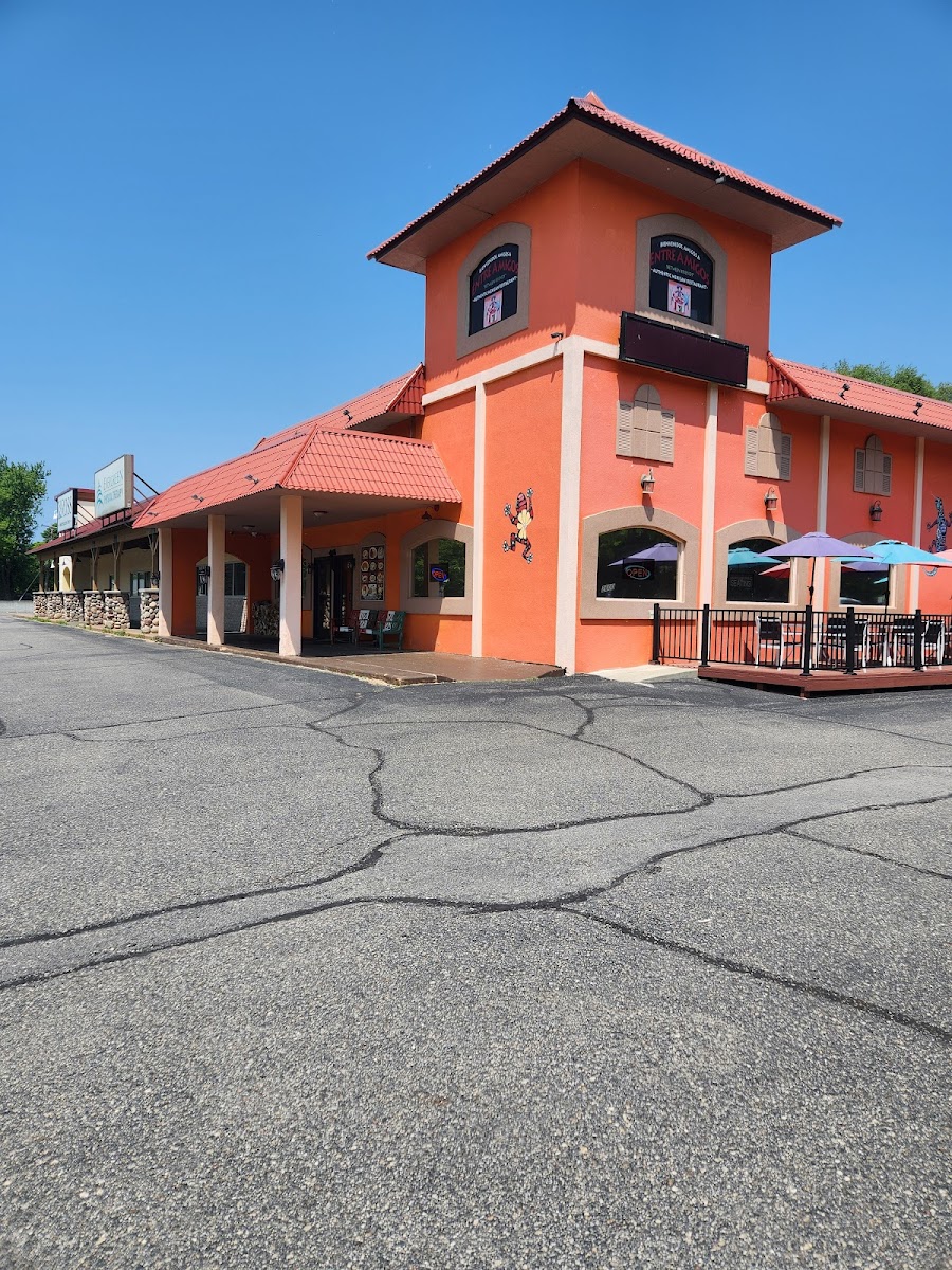 Entre Amigos Restaurant - Photo 2