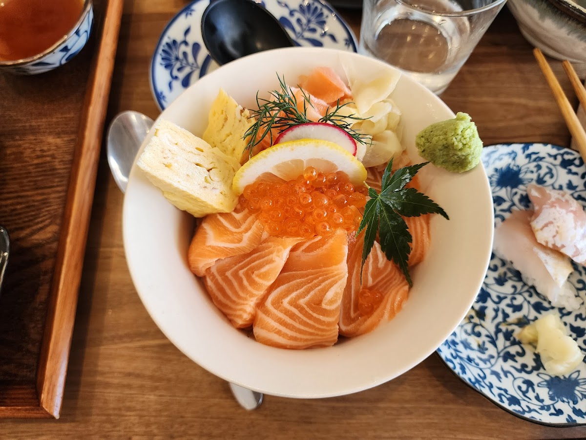 Hinata Sushi Studio - Photo 3