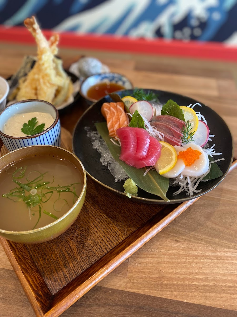 Hinata Sushi Studio - Photo 4