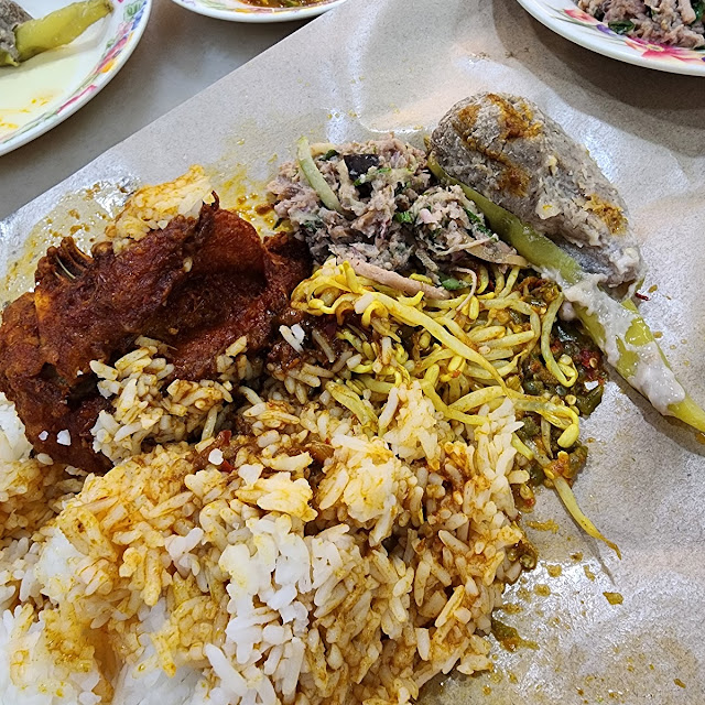Nasi Kukus Ayam Goreng Berempah