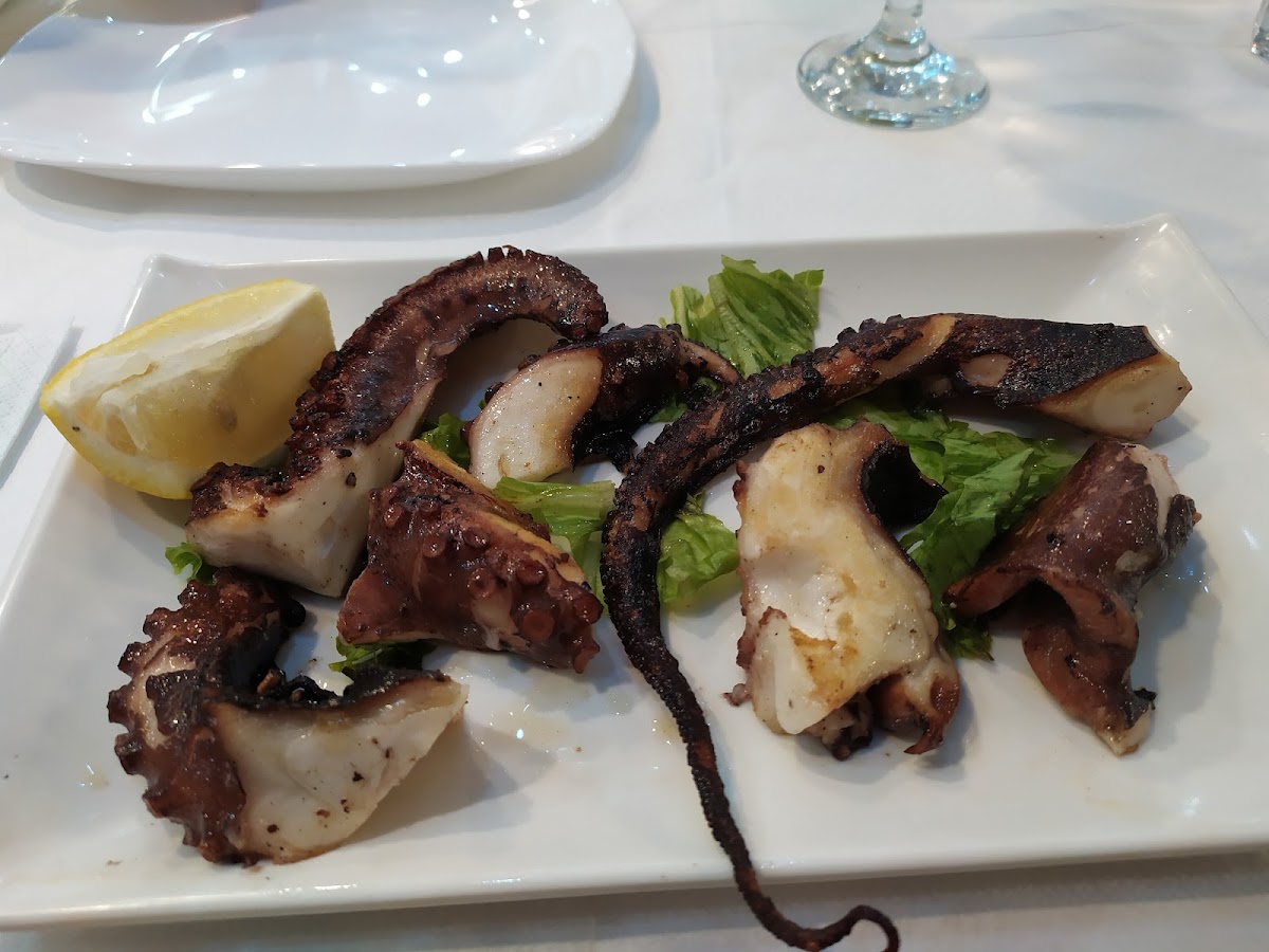 Ftelea Fish Restaurant - Photo 3
