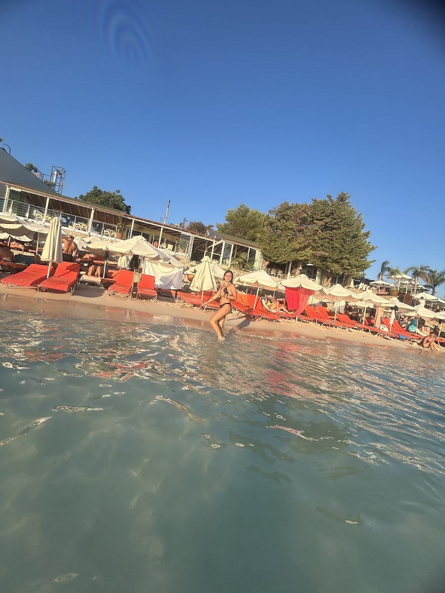 Legisi Beach Restaurant - Photo 4
