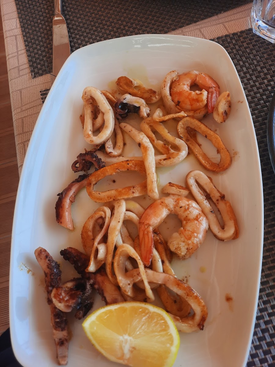 Legisi Beach Restaurant - Photo 6