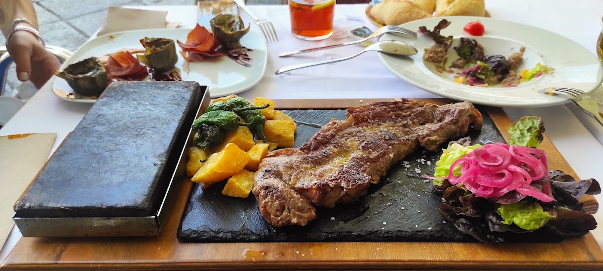 RestauranteLaMarimorenaSalamanca - Photo 7