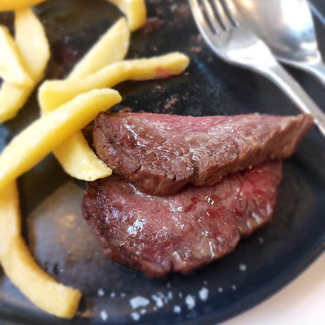 Chateaubriand de Ternera Con Patatas Fritas Y Pimientos del Padrón