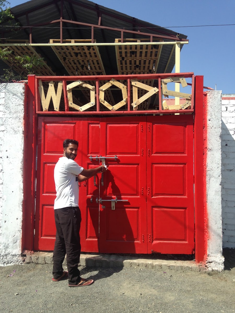 THE WOODS Restaurant