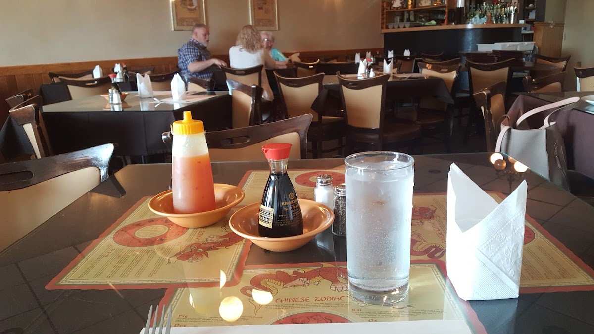 Golden Crown Restaurant - Photo 6
