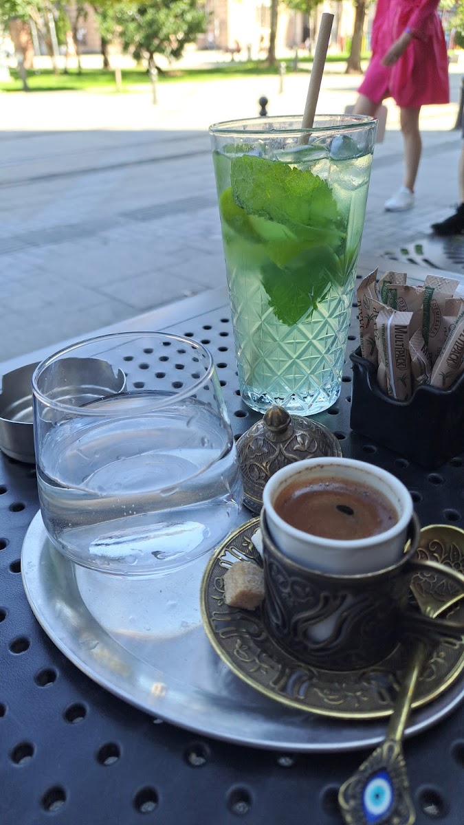 Lime Cafe & Cocktails - Photo 6
