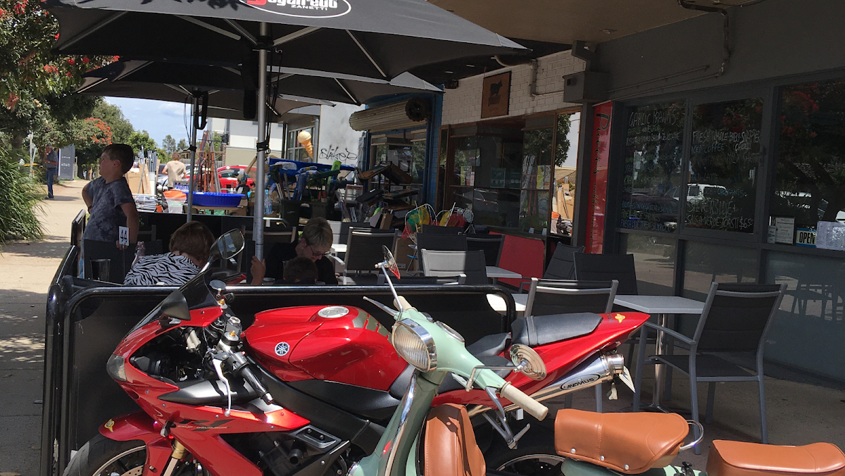 Two Daughters Cafe & Bar