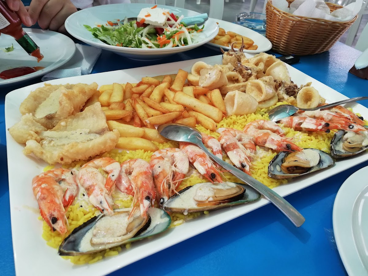 GoldFish Cafe - Photo 1
