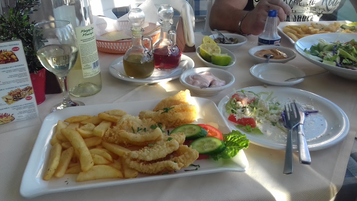 GoldFish Cafe - Photo 7